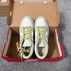 NIKE Womens dunk Size:8 NWT